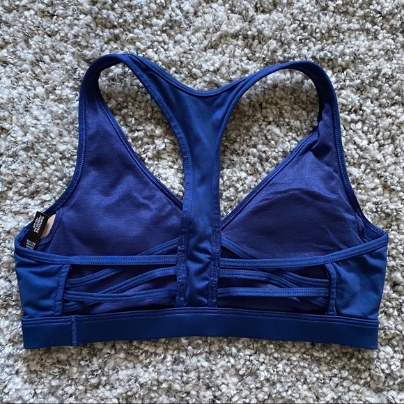 Victoria Sport V-neck Sports Bra, size Small - Picture 2 of 3